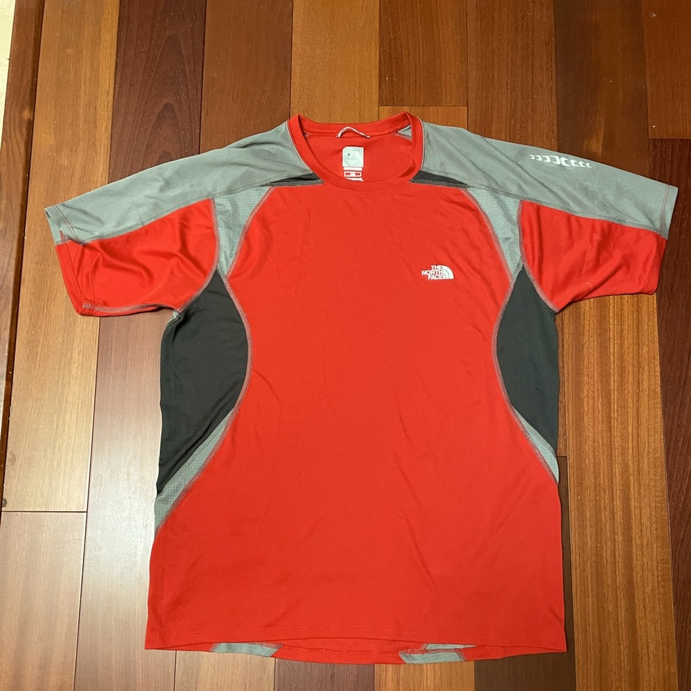 New North Face super light short sleeve tee size L